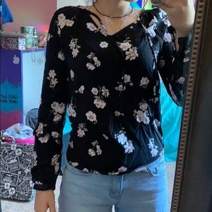 ‼️Black floral blouse!